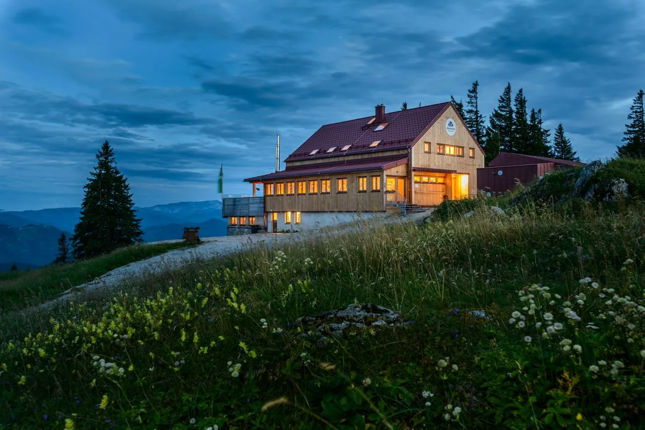 Chaty a turistické chodníky v Rakúsku: bez financovania je to nemožné