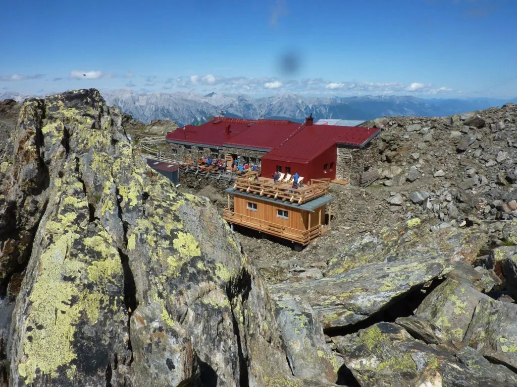 Chata Glungezerhütte na hrebeni